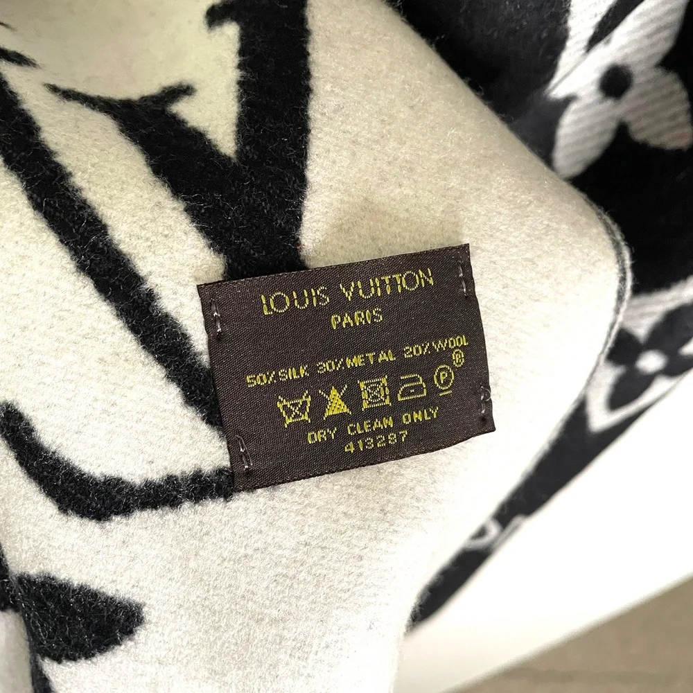 Louis Vuitton Black & White Scarf 70x16 - Picture 6 of 8